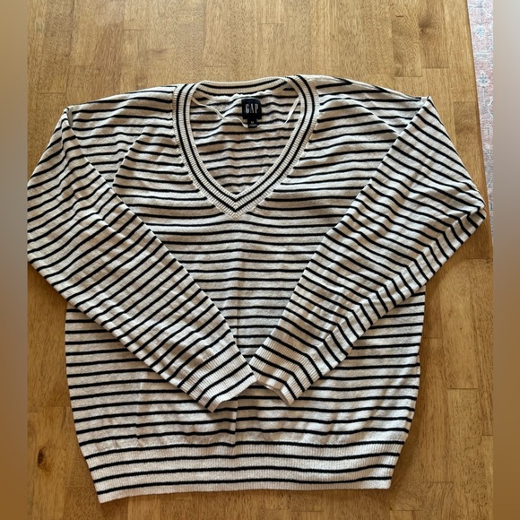 Gap Linen Blend V Neck Sweater - Picture 3 of 4